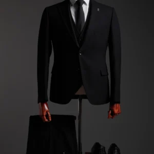 Черный костюм-тройка с изысканным дизайном PURE BLACK THREE-PIECE SUIT